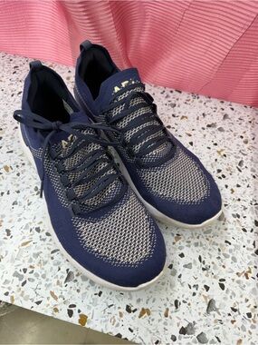 APL TechLoom Breeze M Sneakers in Navy with white accents